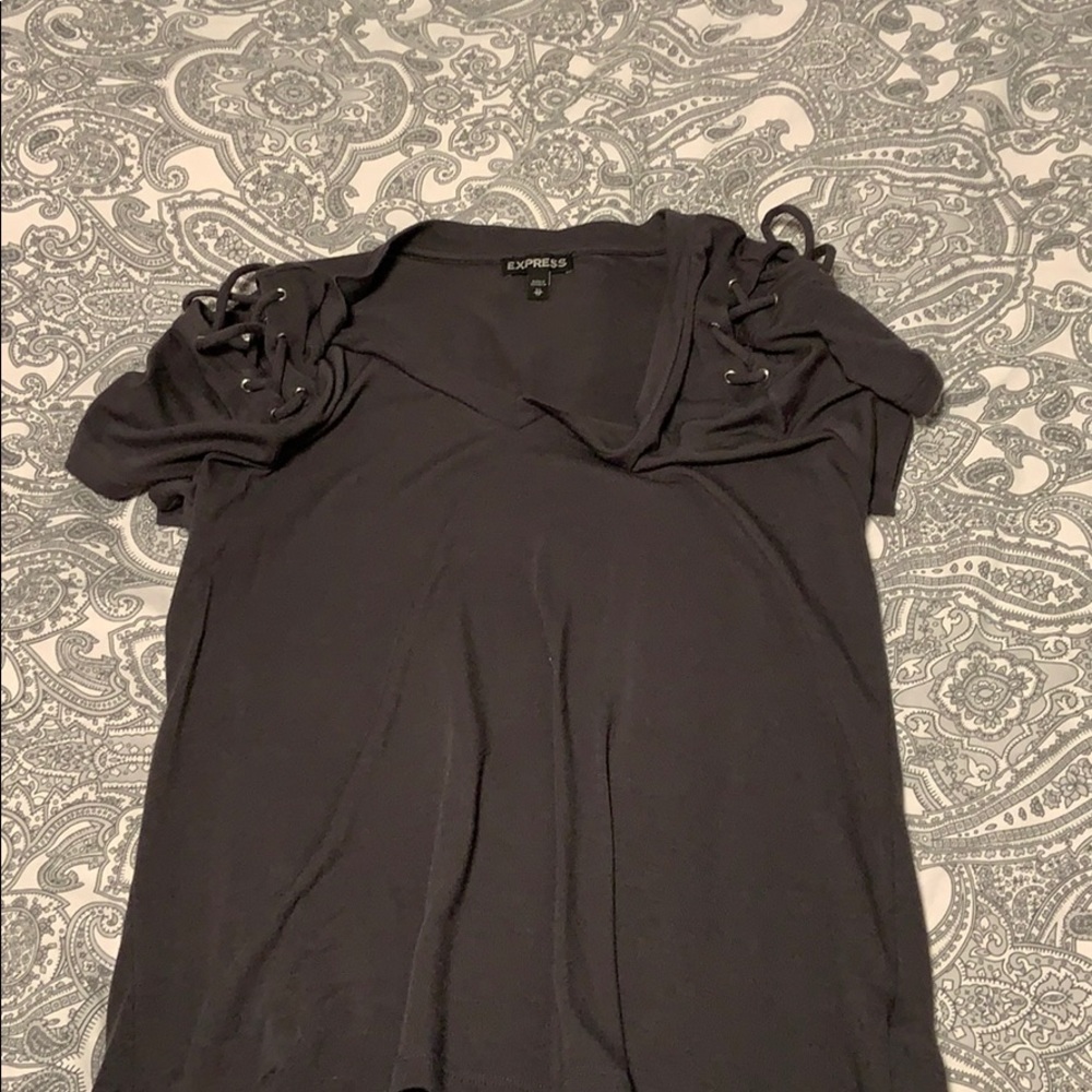 Grey tee shirt shoe string ties on the shoulder
